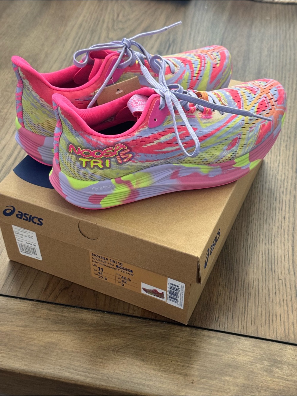 ASICS women’s size 11 NOOSA TRI 15 Neon Pink Multi Running Shoes